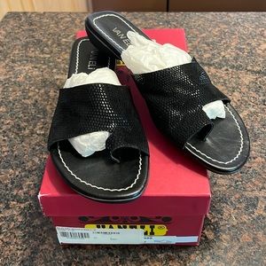 Vaneli Tallis black leather snakeskin toe thong slide sandals - size 8 M
